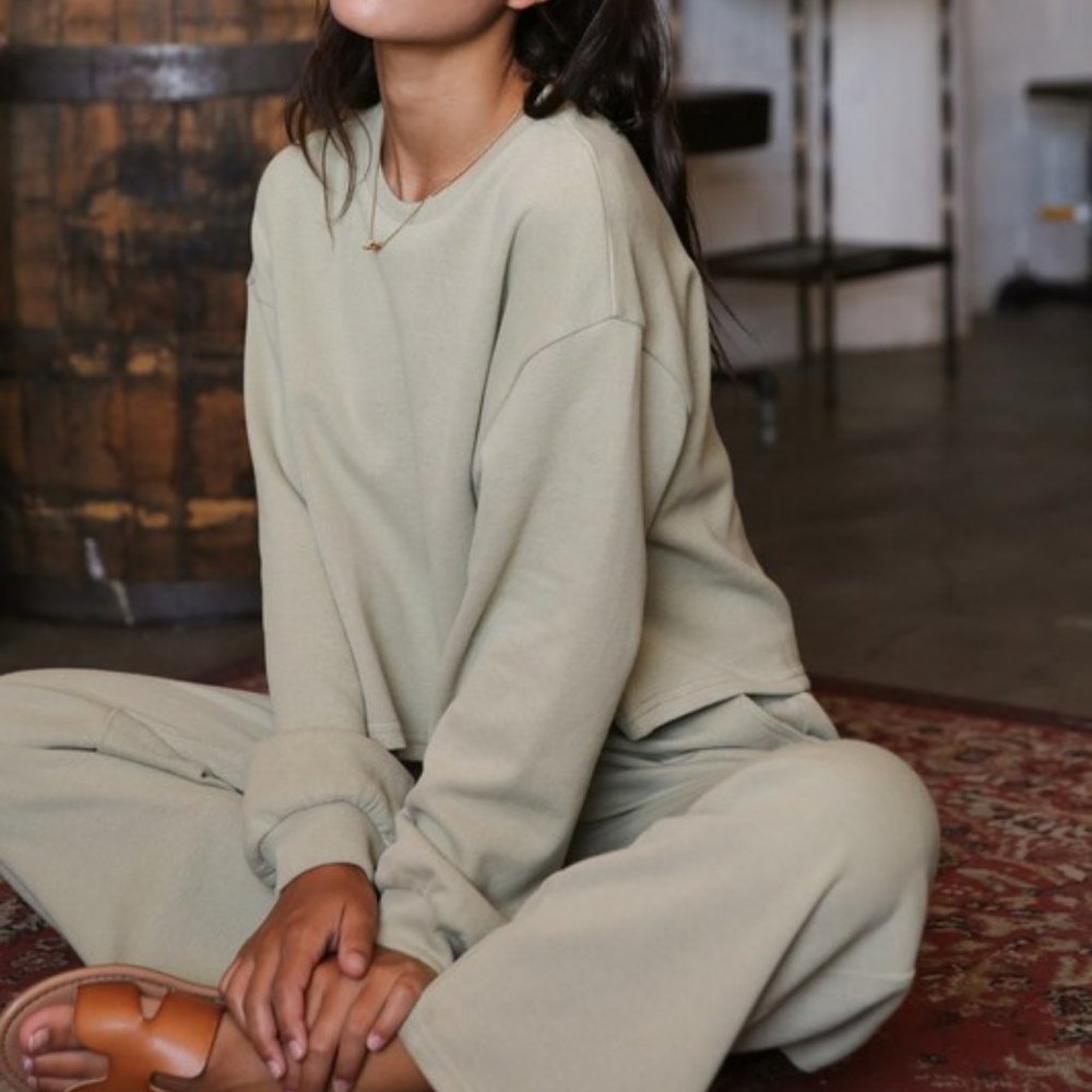 New Cozy Knit Sweatshirt & Wide Leg Sweats Set